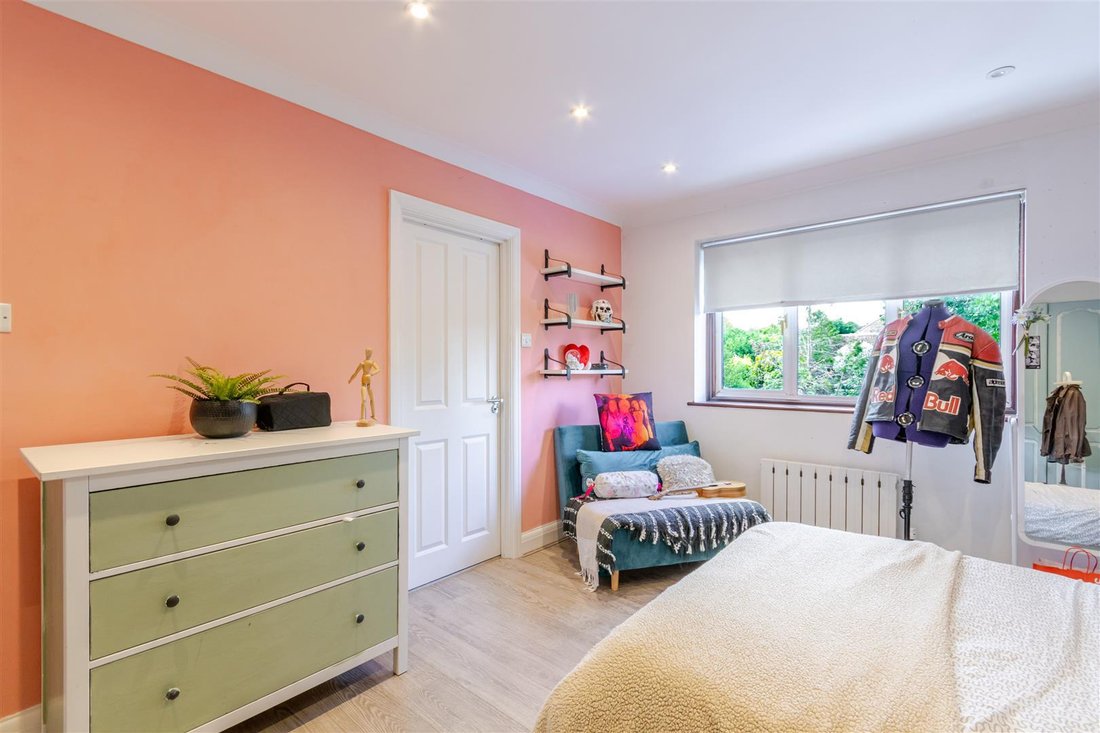 House in Pinner, Harrow, England 3 - 18925759