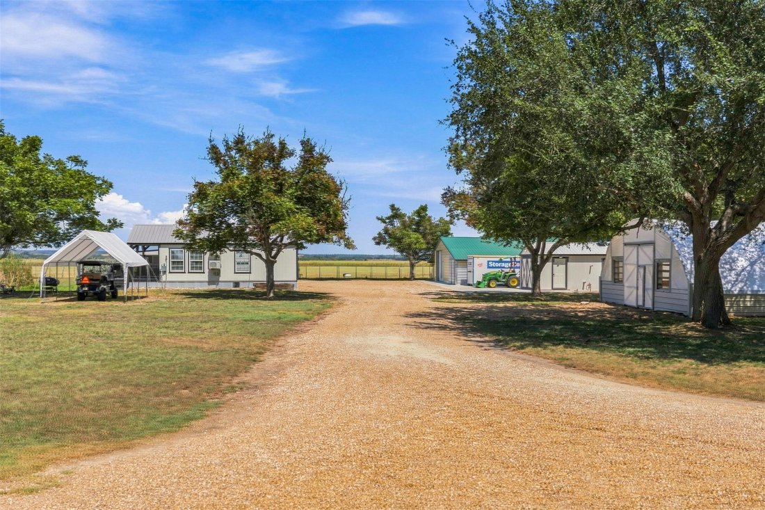 House in Gonzales, Texas, United States 3 - 18926075