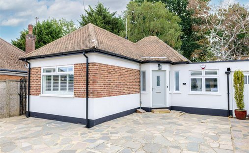 Bungalow in Ruislip Manor, Hillingdon, England 1