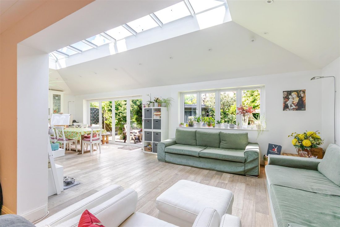 House in Pinner, Harrow, England 5 - 18925759
