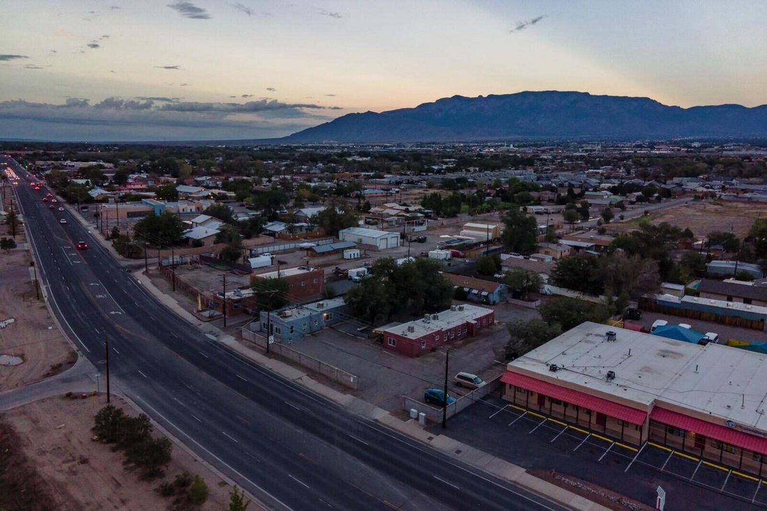 Los Ranchos de Albuquerque, New Mexico, United States 4 - 18925882
