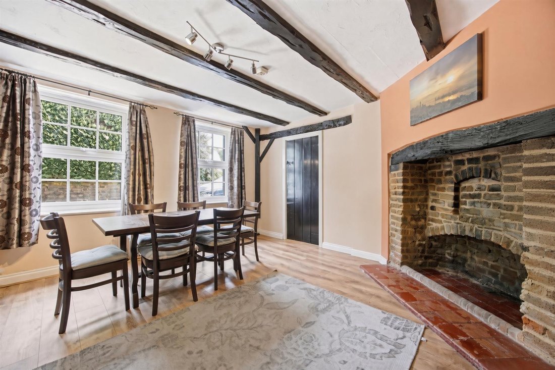 House in Hillingdon, England 4 - 18925609