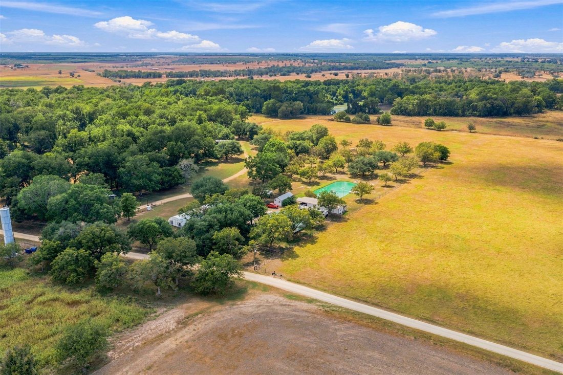 House in Gonzales, Texas, United States 2 - 18926075