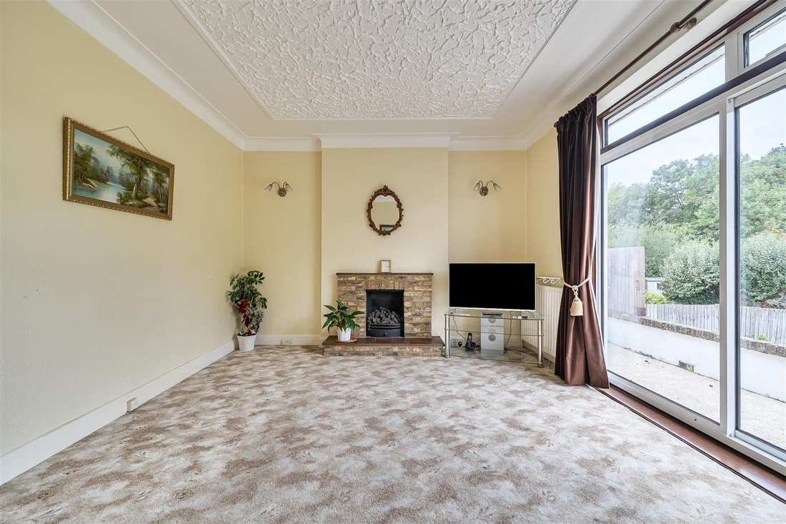 Bungalow in Pinner, Harrow, England 5 - 18925304