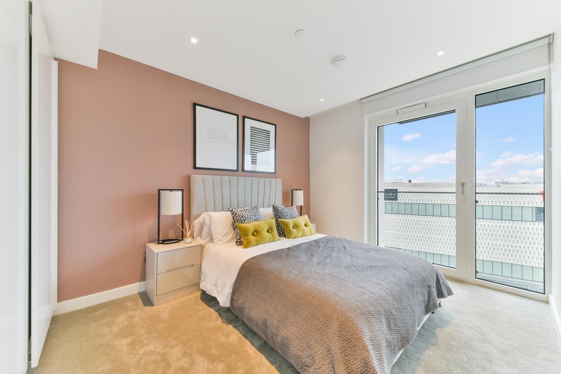 Apartment in White City, Hammersmith and Fulham, England 4 - 18925616