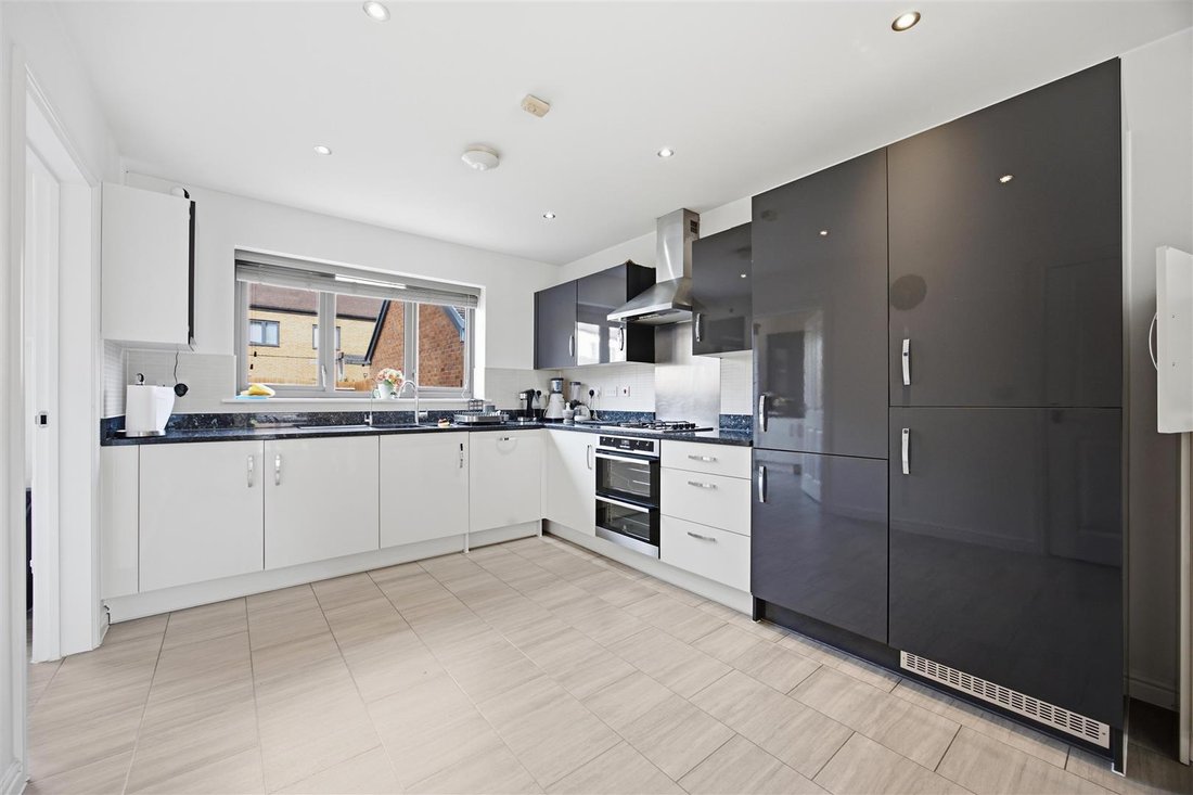 House in Breakspear, Bromley, England 2 - 18925585