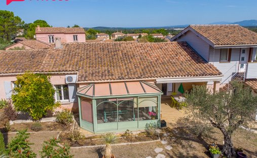 Villa in Saint-Saturnin-lès-Avignon, Provence-Alpes-Côte d'Azur, France 1