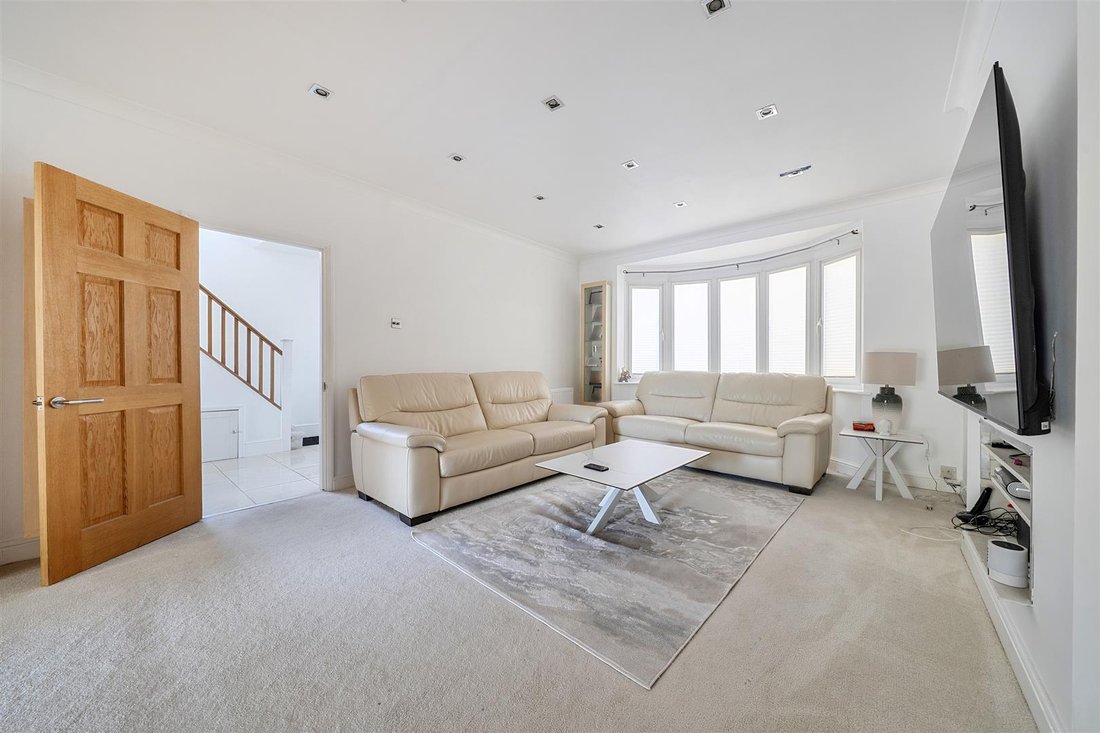 House in Pinner, Harrow, England 3 - 18925570