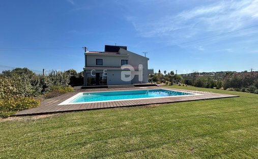 Villa in Quarteira, Algarve, Portugal 1