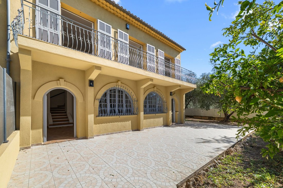 House in Carros, Provence-Alpes-Côte d'Azur, France 2 - 18928058