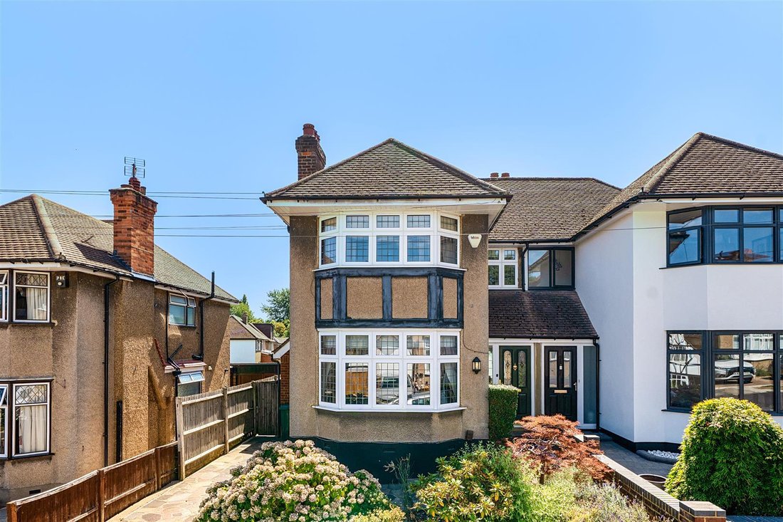 House in Pinner, Harrow, England 1 - 18925944