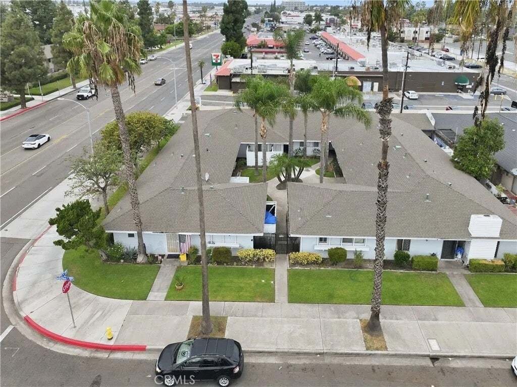 Orange, California, United States 1 - 18926179