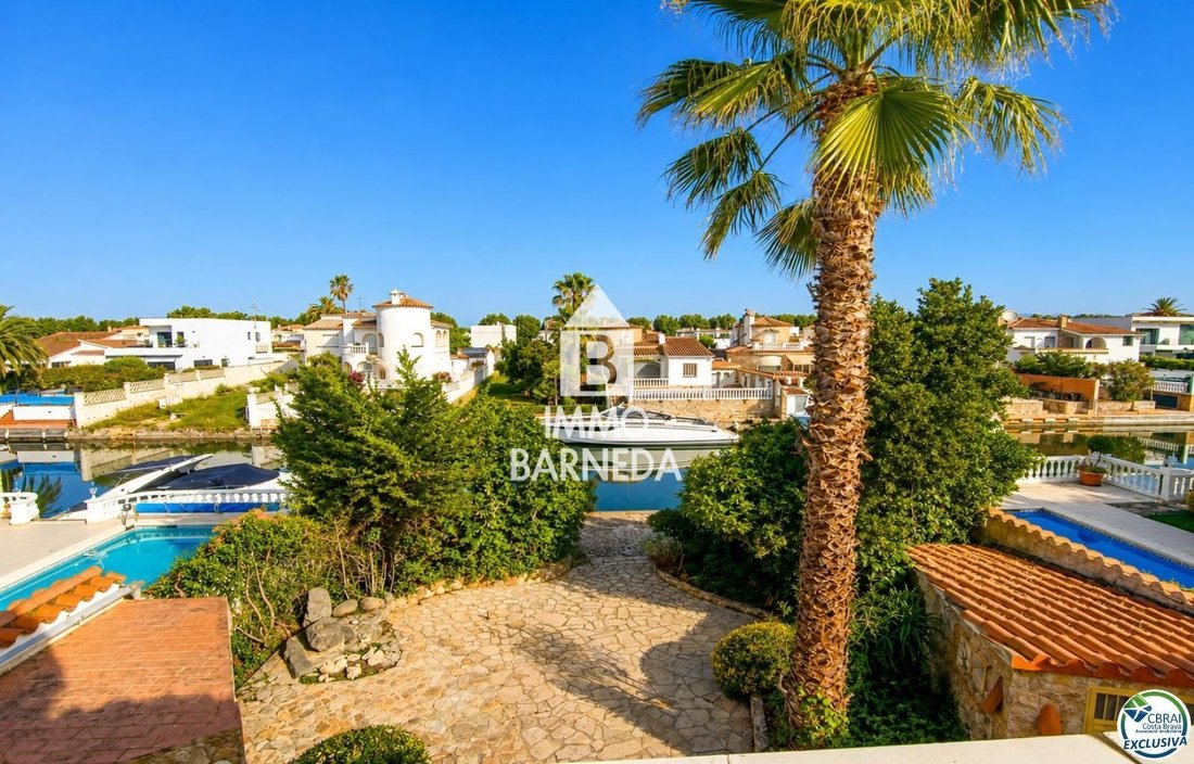 Villa in Empuriabrava, Catalonia, Spain 2 - 18926802