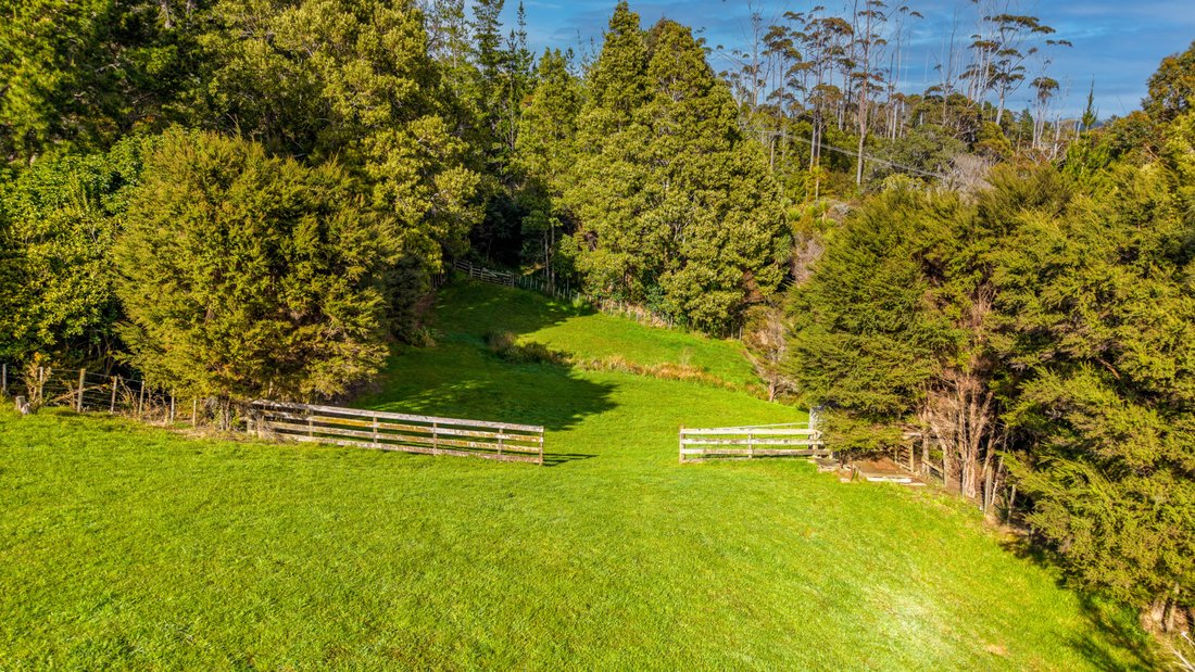House in Waiwera, Auckland, New Zealand 4 - 17754050