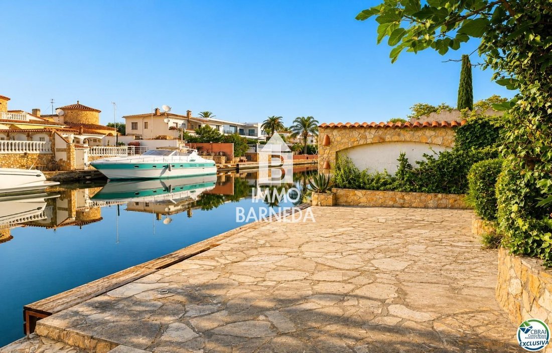 Villa in Empuriabrava, Catalonia, Spain 3 - 18926802