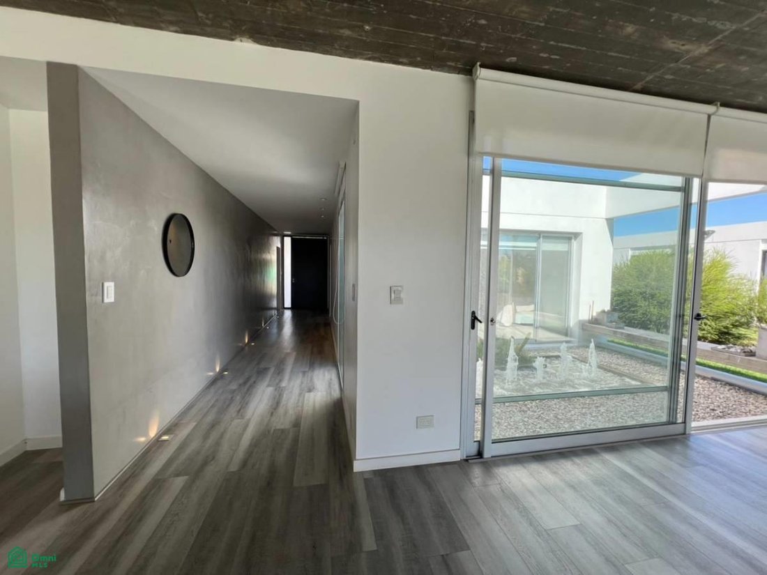 House in Melchor Romero, Buenos Aires Province, Argentina 4 - 17446262