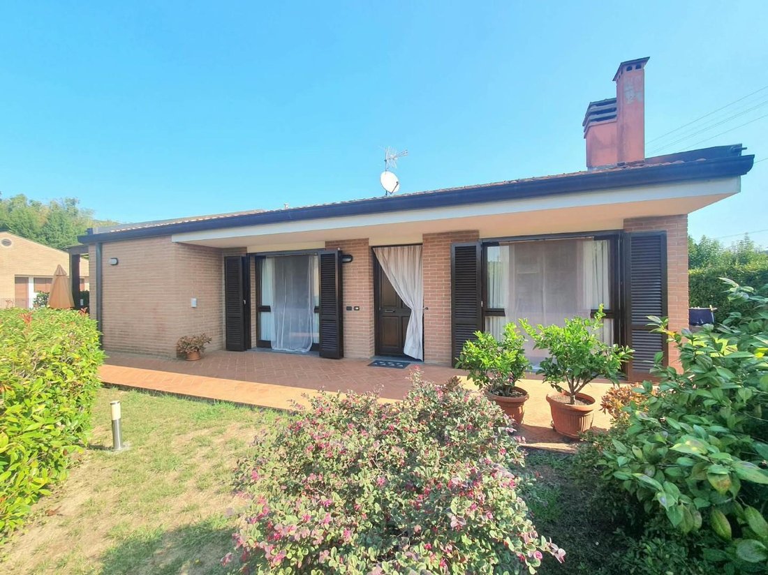 Villa in Area Monte San Quirico - Sant'Alessio, Lucca, Tuscany 1 - 18925854