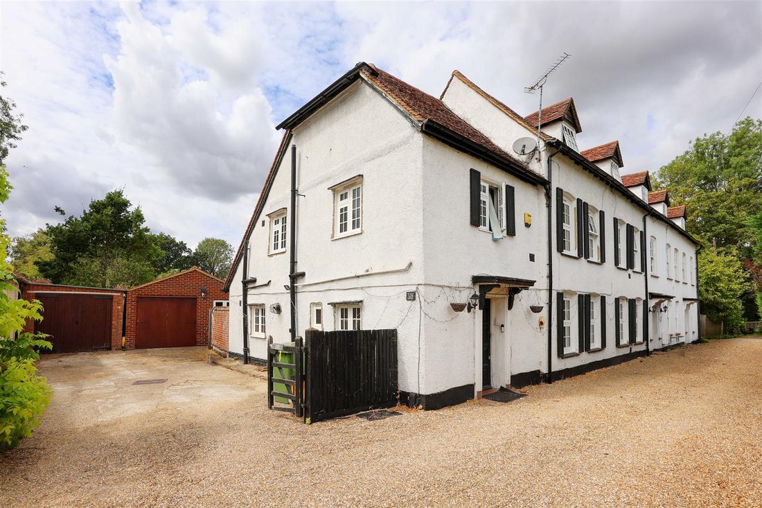 House in Hillingdon, England 1 - 18925609
