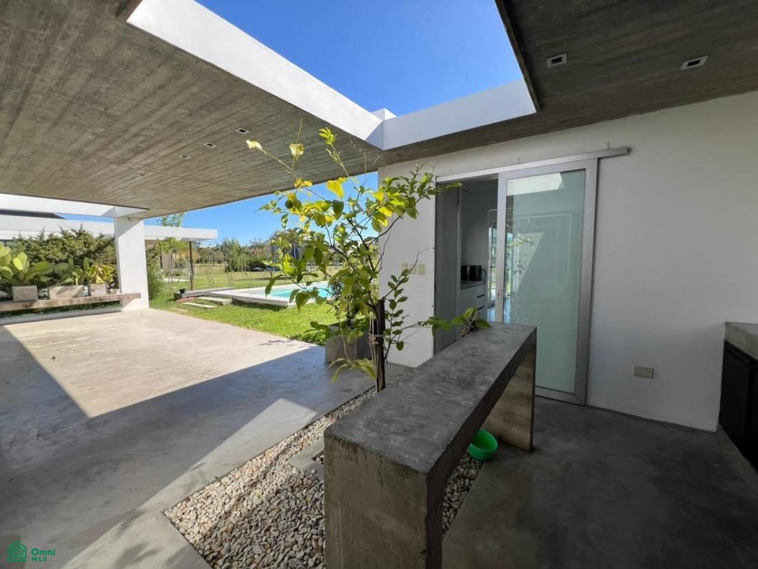 House in Melchor Romero, Buenos Aires Province, Argentina 5 - 17446262