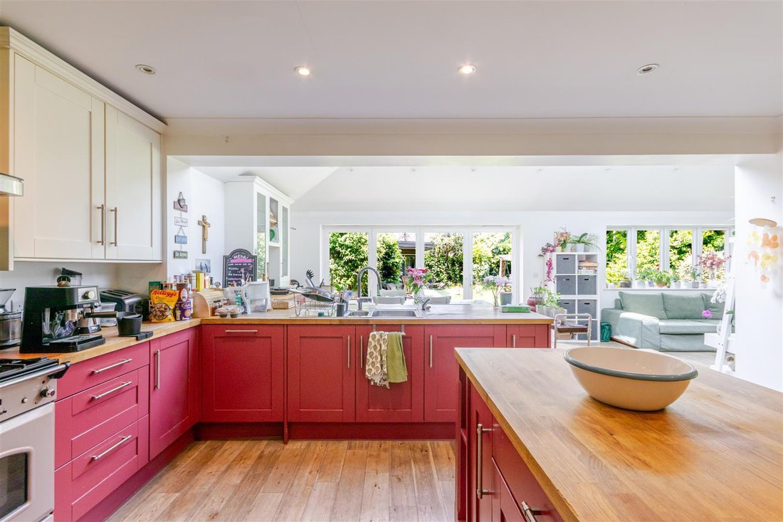 House in Pinner, Harrow, England 2 - 18925759