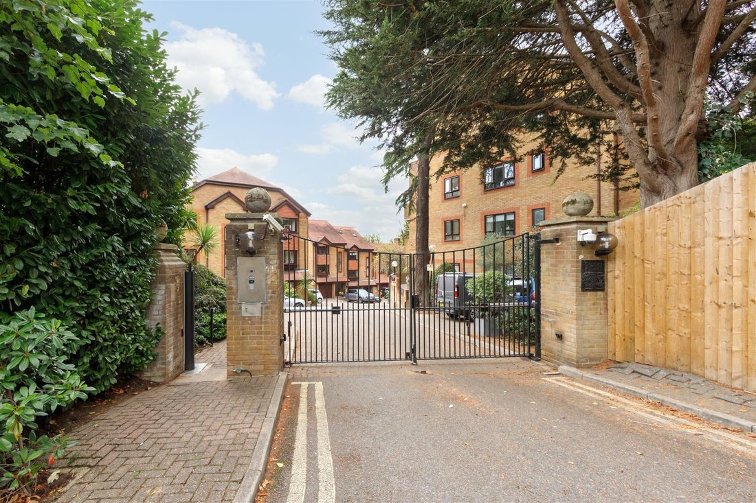 House in Holly Village, Haringey, England 2 - 18925264