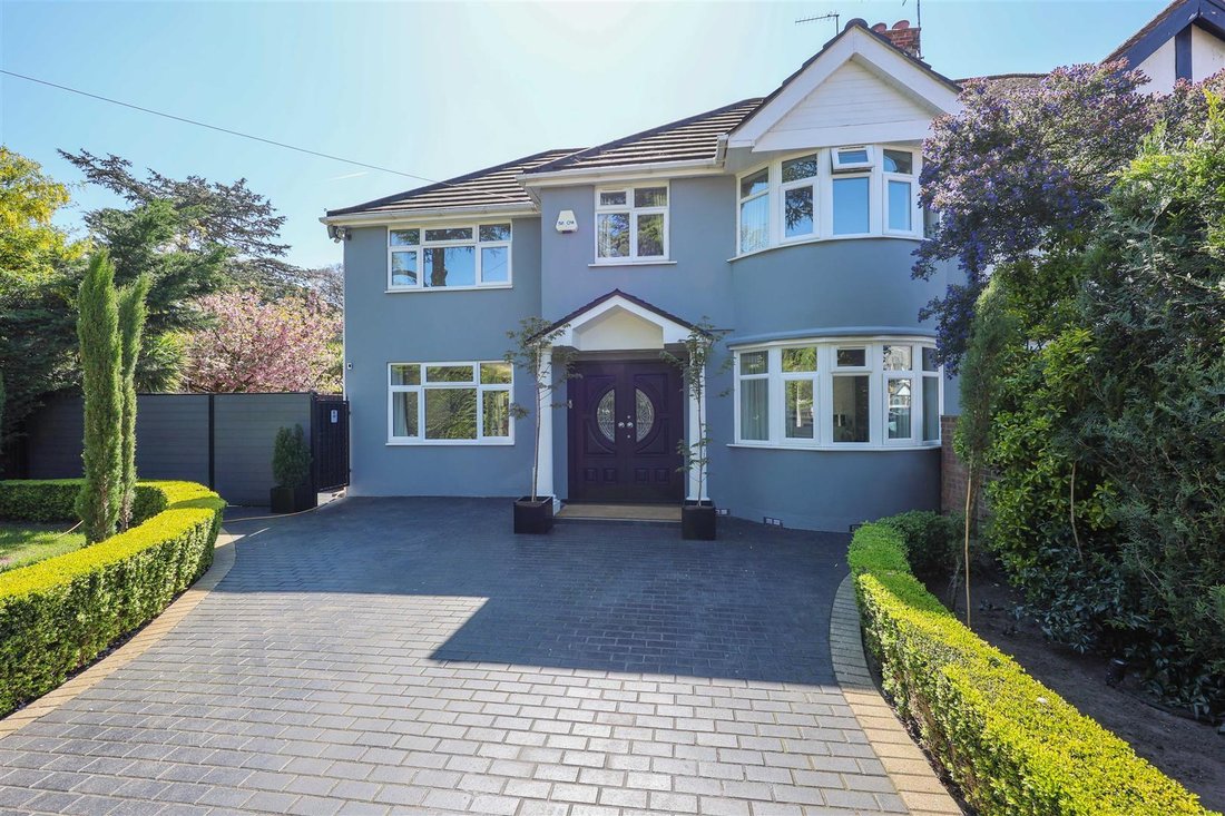 House in Breakspear, Bromley, England 5 - 18925497