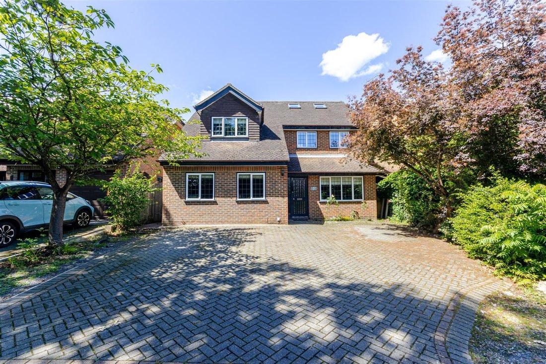 House in Pinner, Harrow, England 1 - 18925759