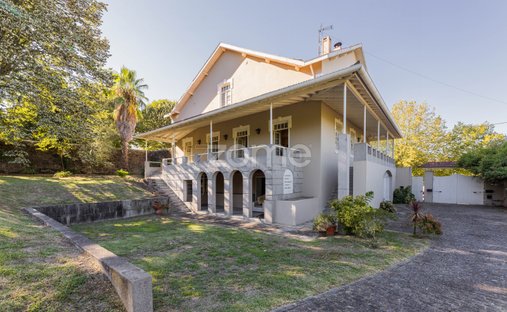 House in Oliveira (Sao Mateus), Braga, Portugal 1