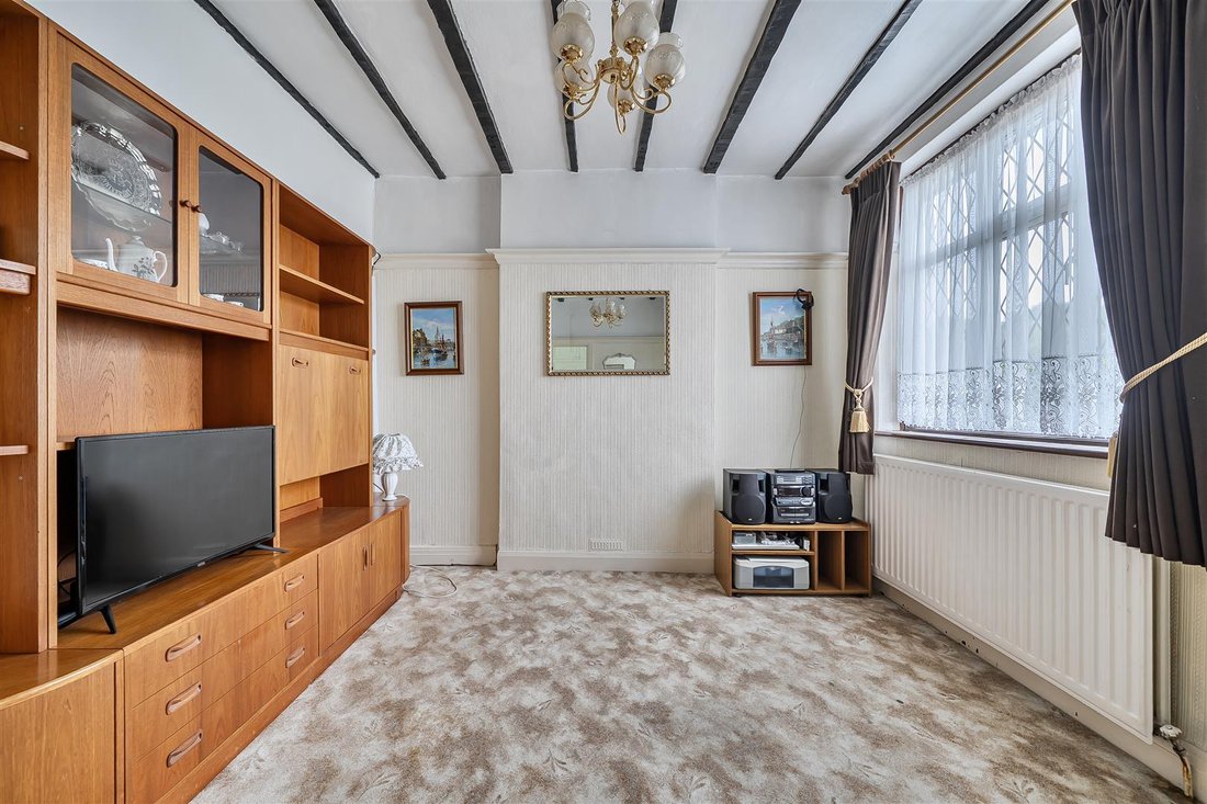 Bungalow in Pinner, Harrow, England 3 - 18925304