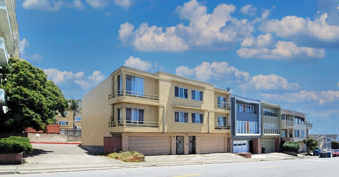 Colma, California, United States 1 - 18924958