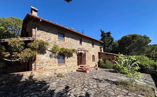 Country House in San Vincenzo, Tuscany, Italy 1