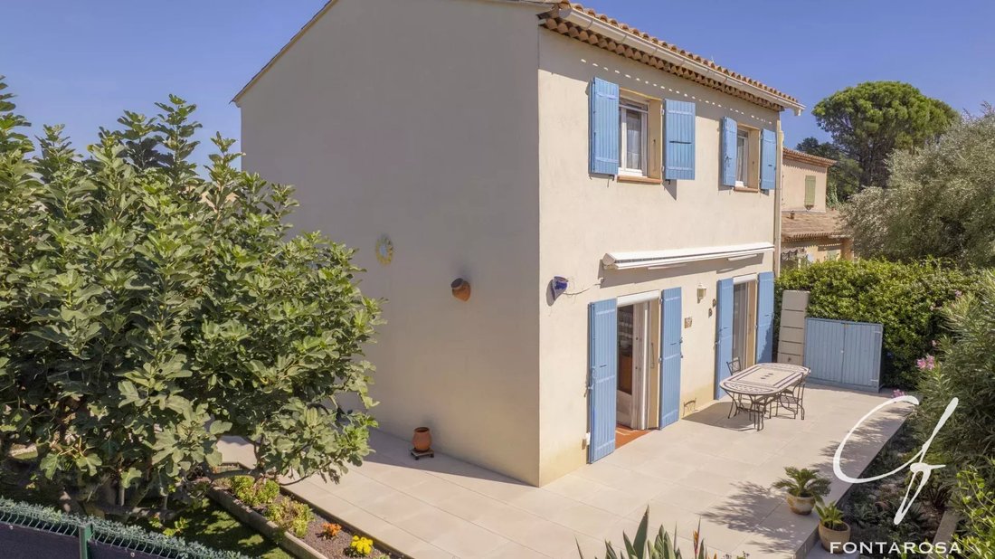 House in Villeneuve, Frejus, France 1 - 18923837