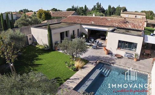 Villa in Saint-Rémy-de-Provence, Provence-Alpes-Côte d'Azur, France 1