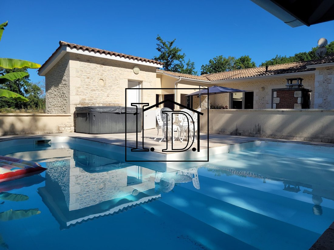 Villa in Plaisance, Nouvelle-Aquitaine, France 1 - 18332339