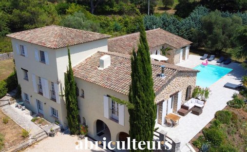 House in Ouest, Peymeinade, France 1
