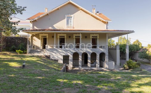 House in Oliveira (Sao Mateus), Braga, Portugal 1