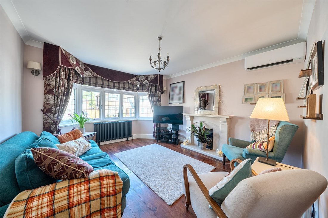 House in Pinner, Harrow, England 3 - 18925944