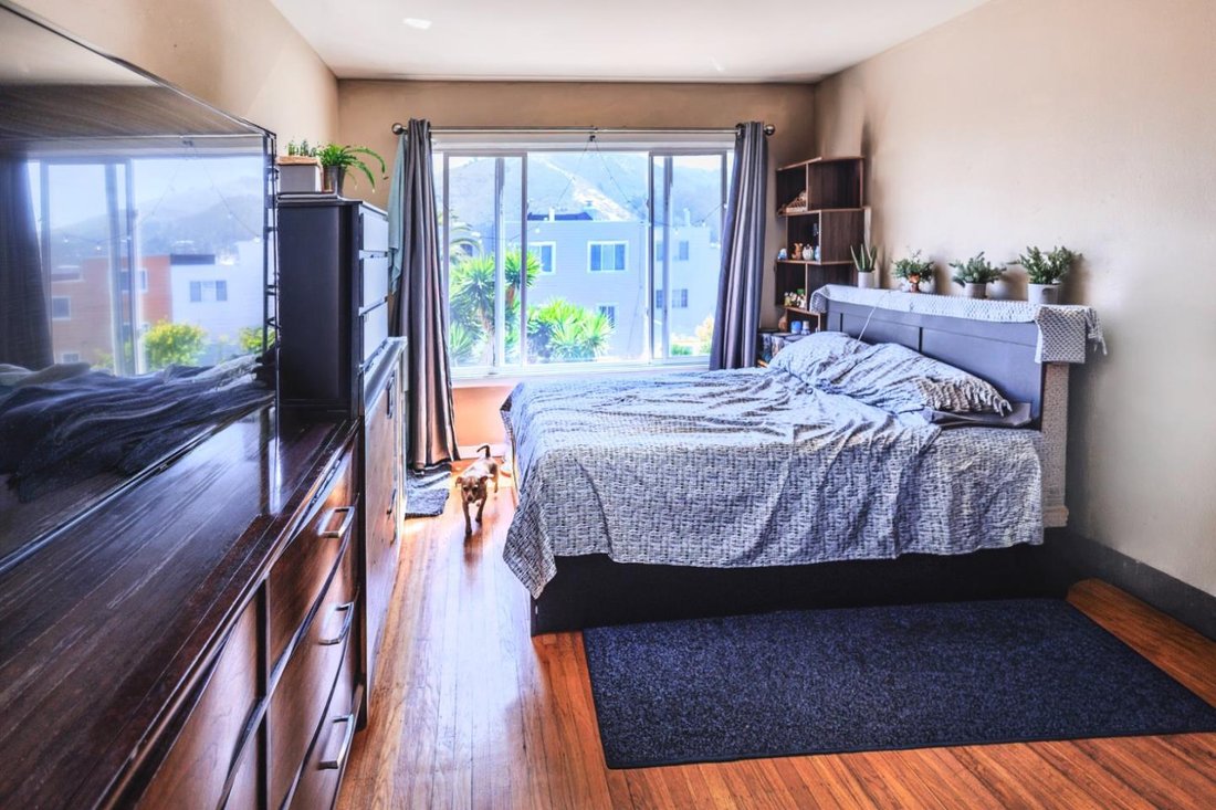 Colma, California, United States 4 - 18924958