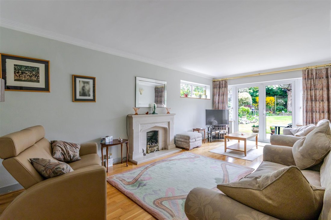 House in Westfield Park, Harrow, England 2 - 18925661