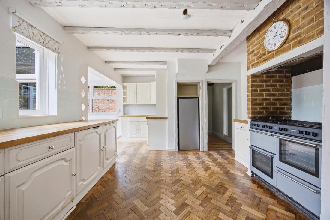 House in Hillingdon, England 3 - 18925609