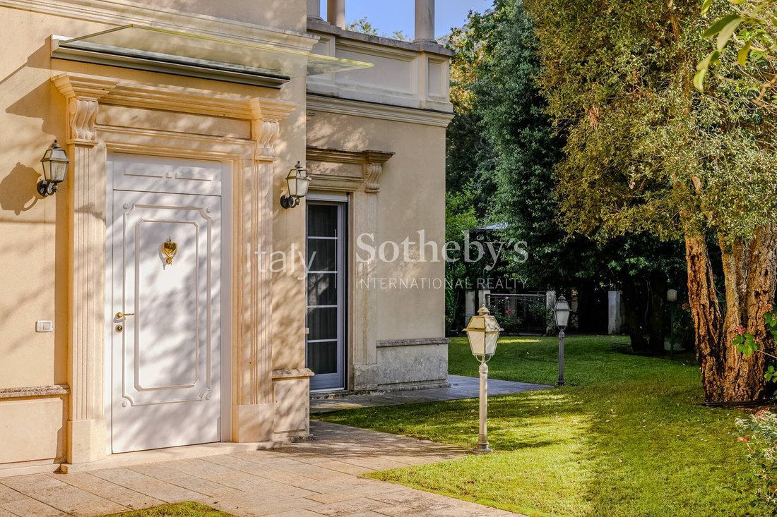 House in Lavena Ponte Tresa, Lombardy, Italy 2 - 16261905