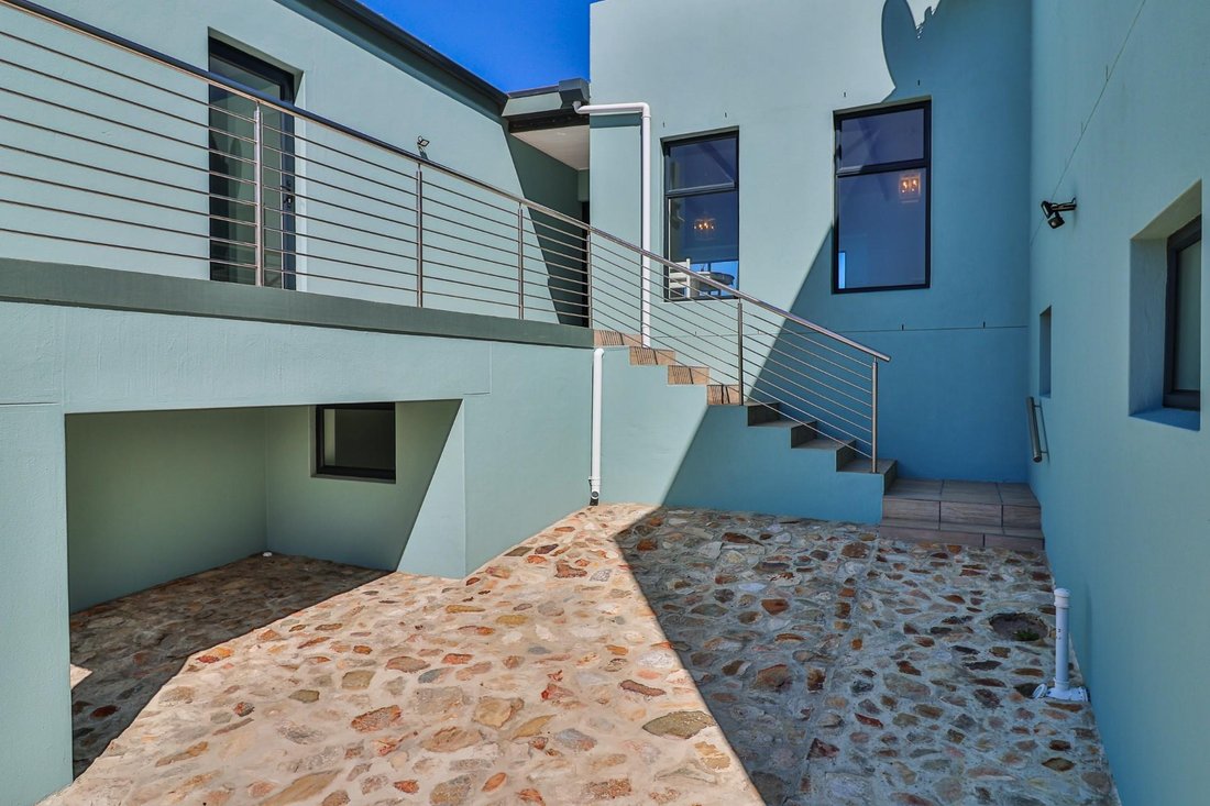 House in Betty's Bay, Western Cape, South Africa 3 - 18927319