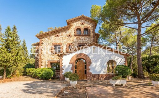 Villa in Castellvi de Rosanes, Catalonia, Spain 1