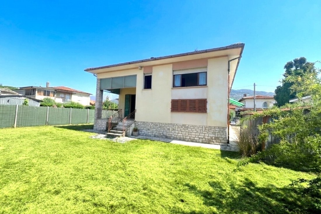 House in Pietrasanta, Tuscany, Italy 5 - 18925988