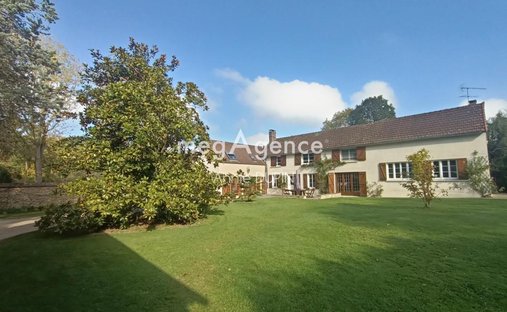 Country House in Gambais, Ile-de-France, France 1