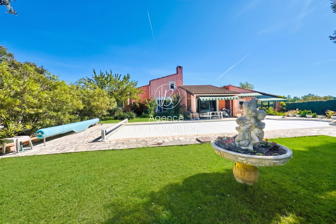Villa in Centre Ville, Saint-Maximin-la-Sainte-Baume, France 1 - 18923713