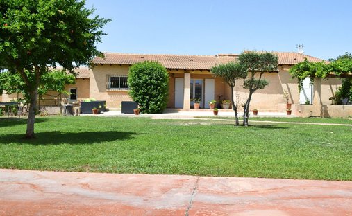 House in Saint-Etienne-du-Grès, Provence-Alpes-Côte d'Azur, France 1
