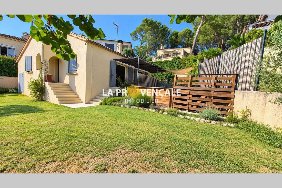 Villa in Rousset, Provence-Alpes-Côte d'Azur, France 1 - 18923698
