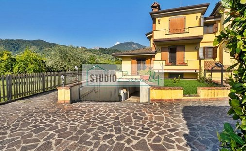 House in Romagnano, Massa, Tuscany 1