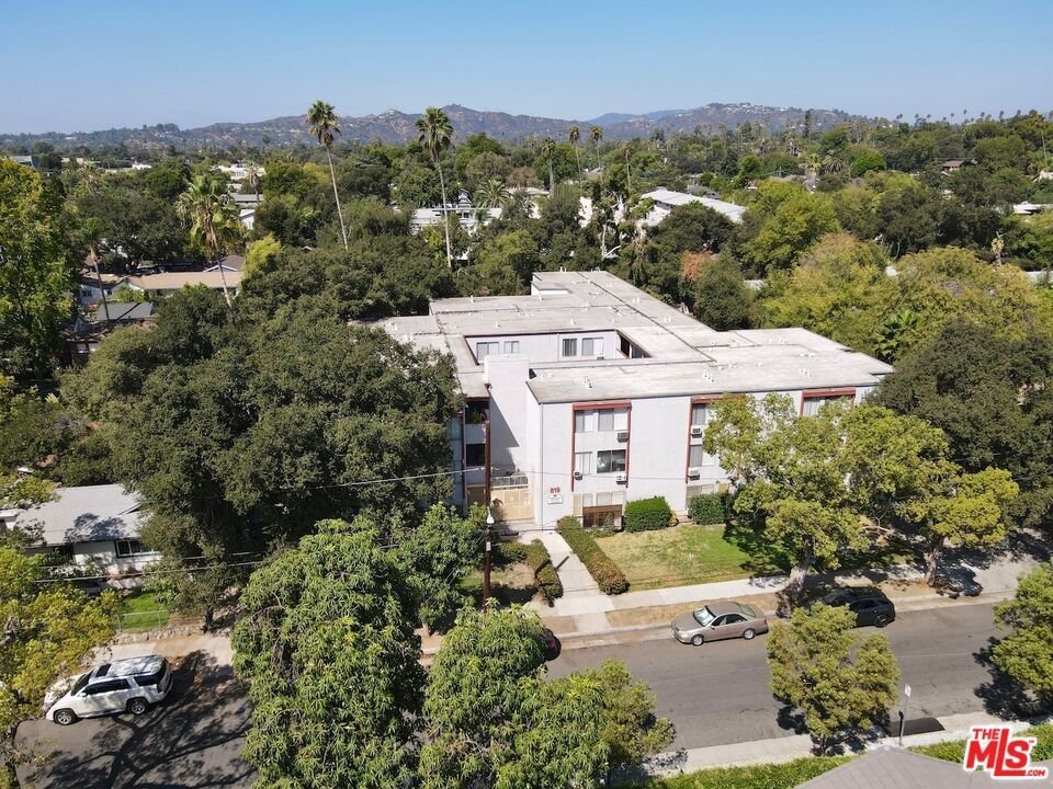 Altadena, California, United States 3 - 18925010